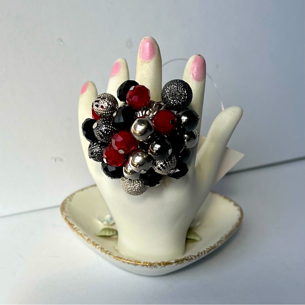 Stretchy bauble ring
